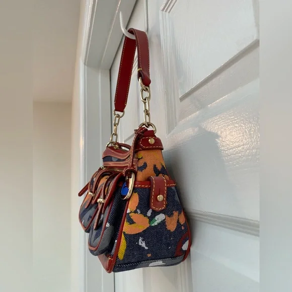 Vintage Dooney & Bourke RARE Red Paint-splash Small Banana Baguette Bag NWOT - Picture 2 of 16